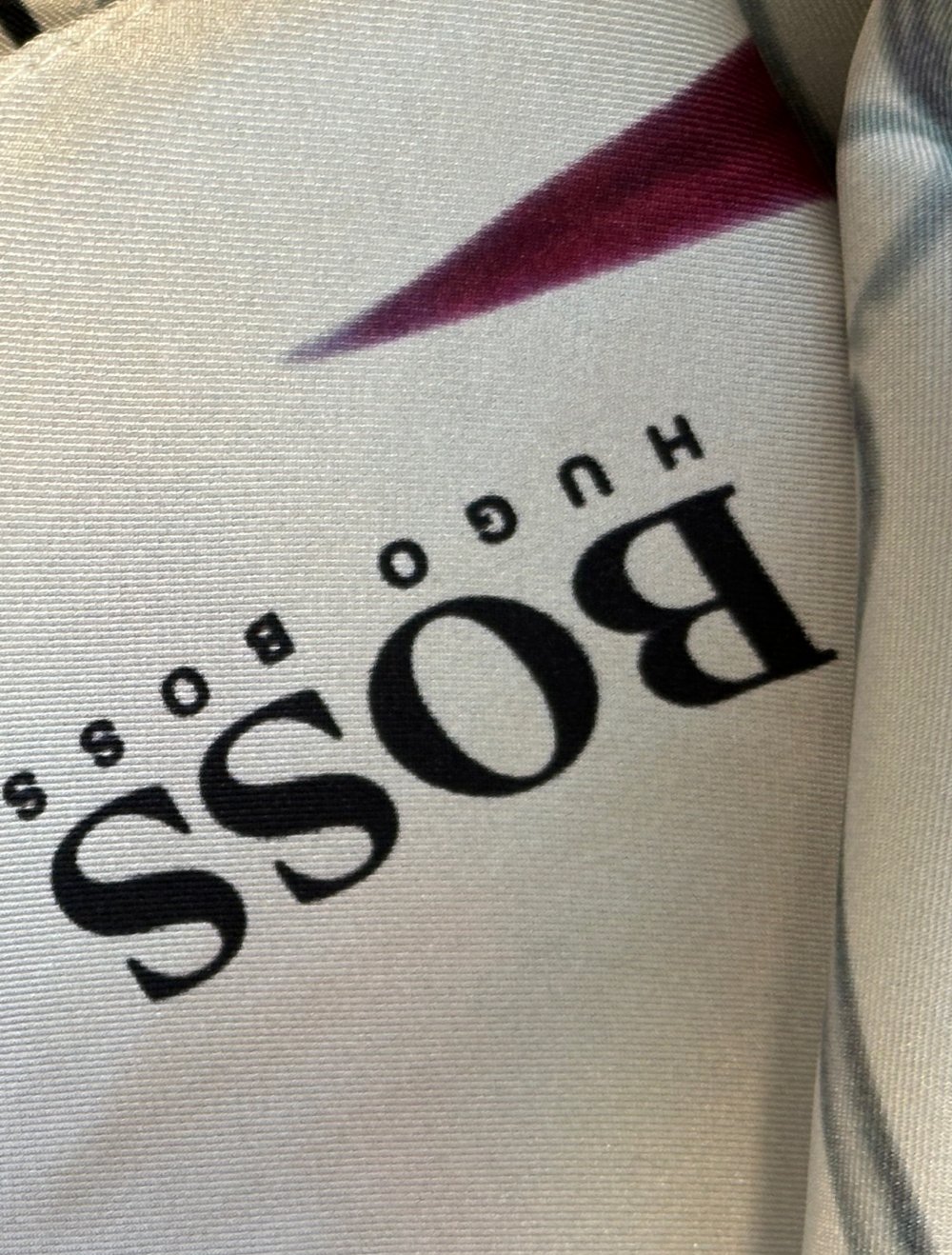 Hugo Boss Damen Seienden Tuch / Schal neu bedruckt Blumenmuster