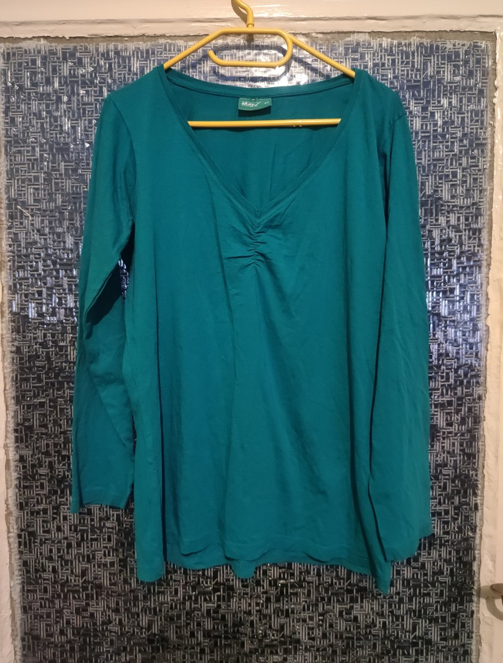 Neues Basic Sweatshirt in 42
