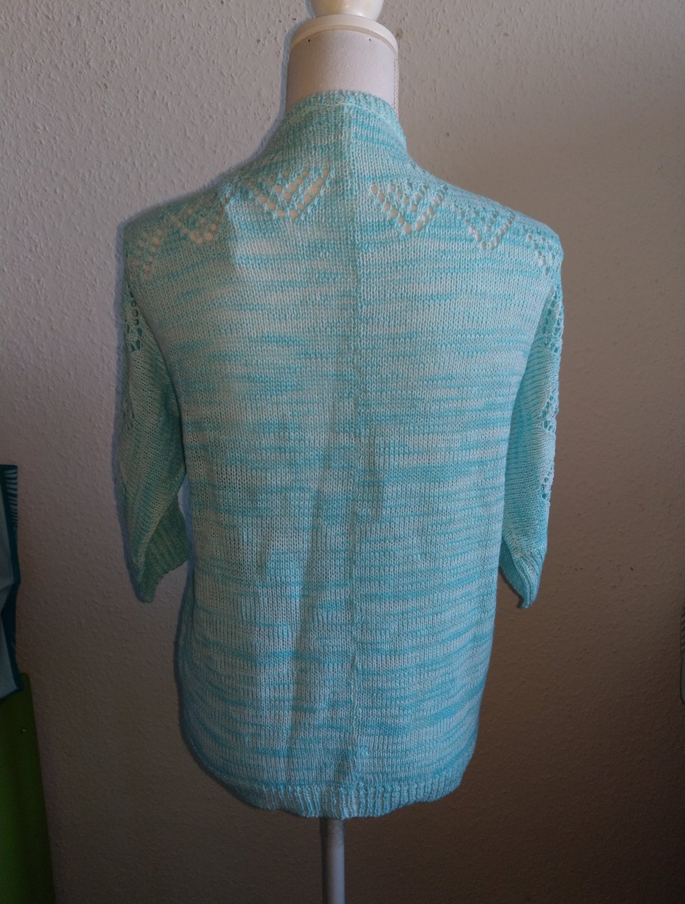 Neue Strickjacke in 40