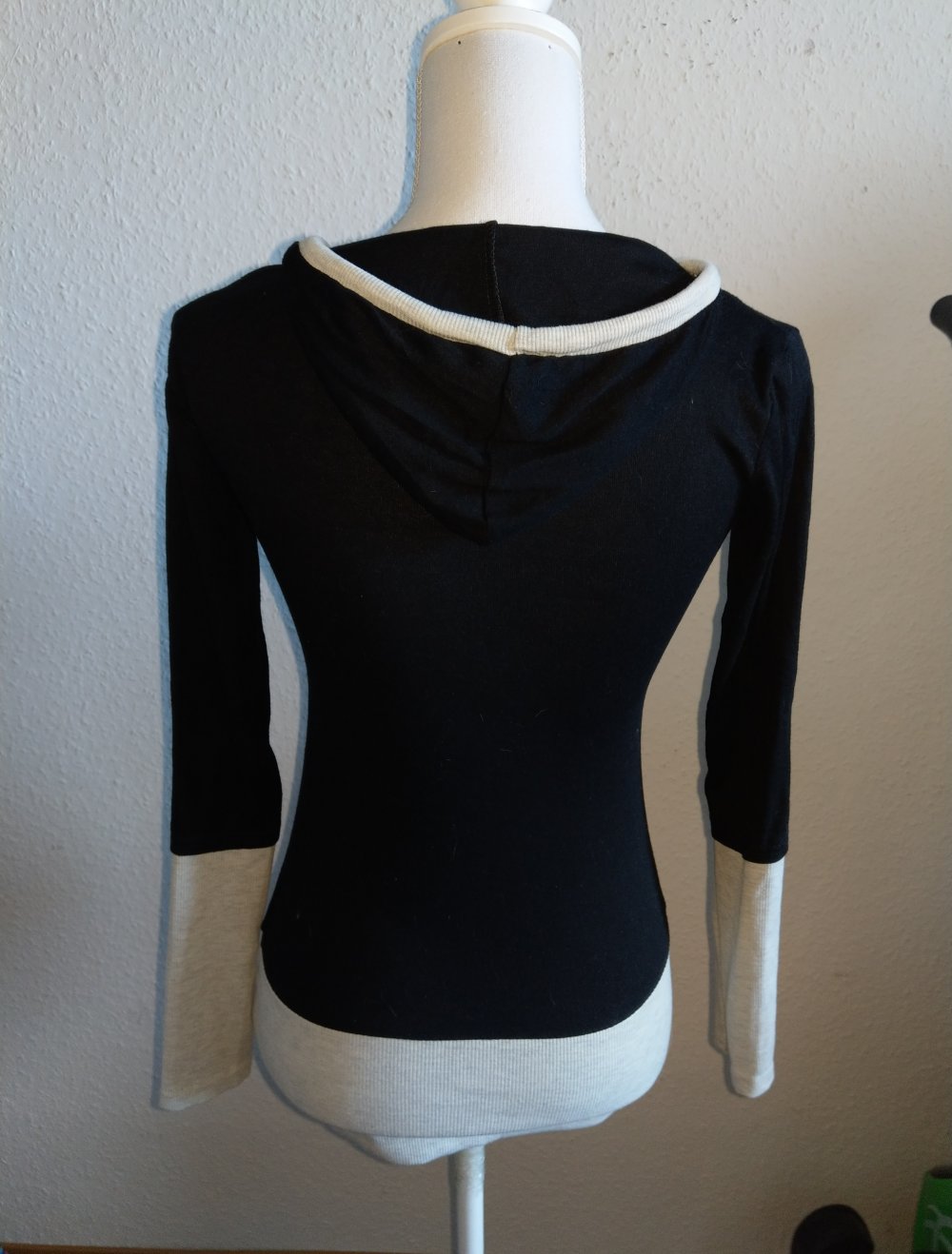 Neuer dünner Pullover in XS