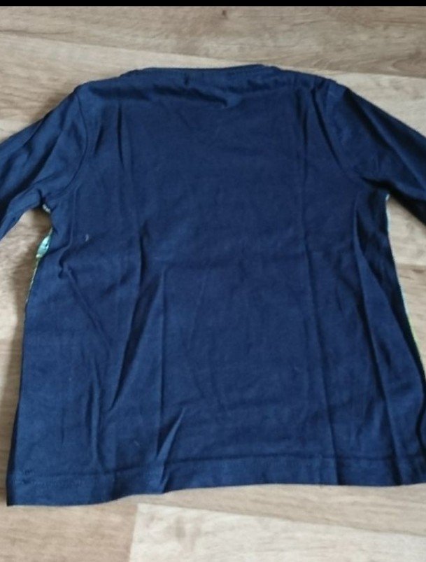Neues Langarmshirt in 104