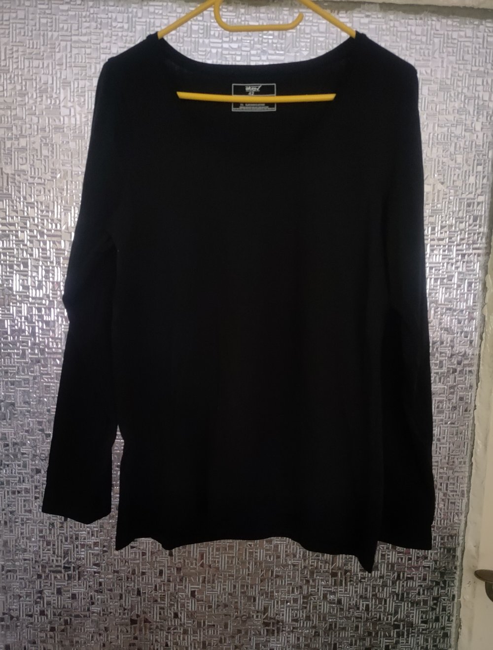 Neues Basic Sweatshirt in 42