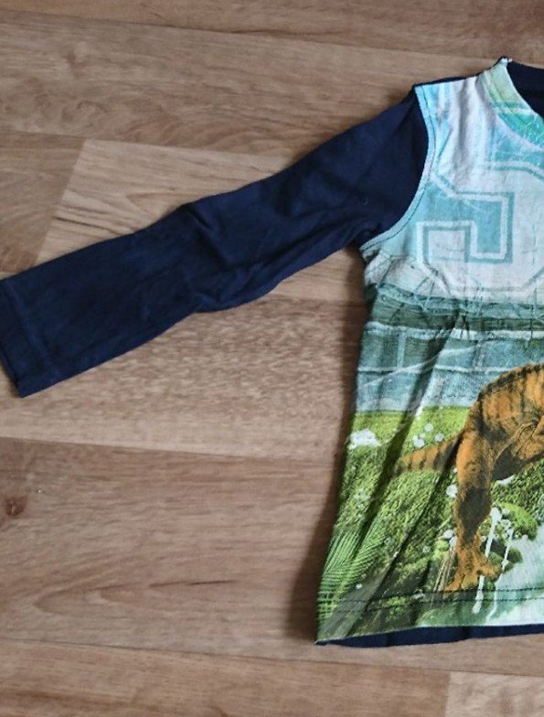 Neues Langarmshirt in 104