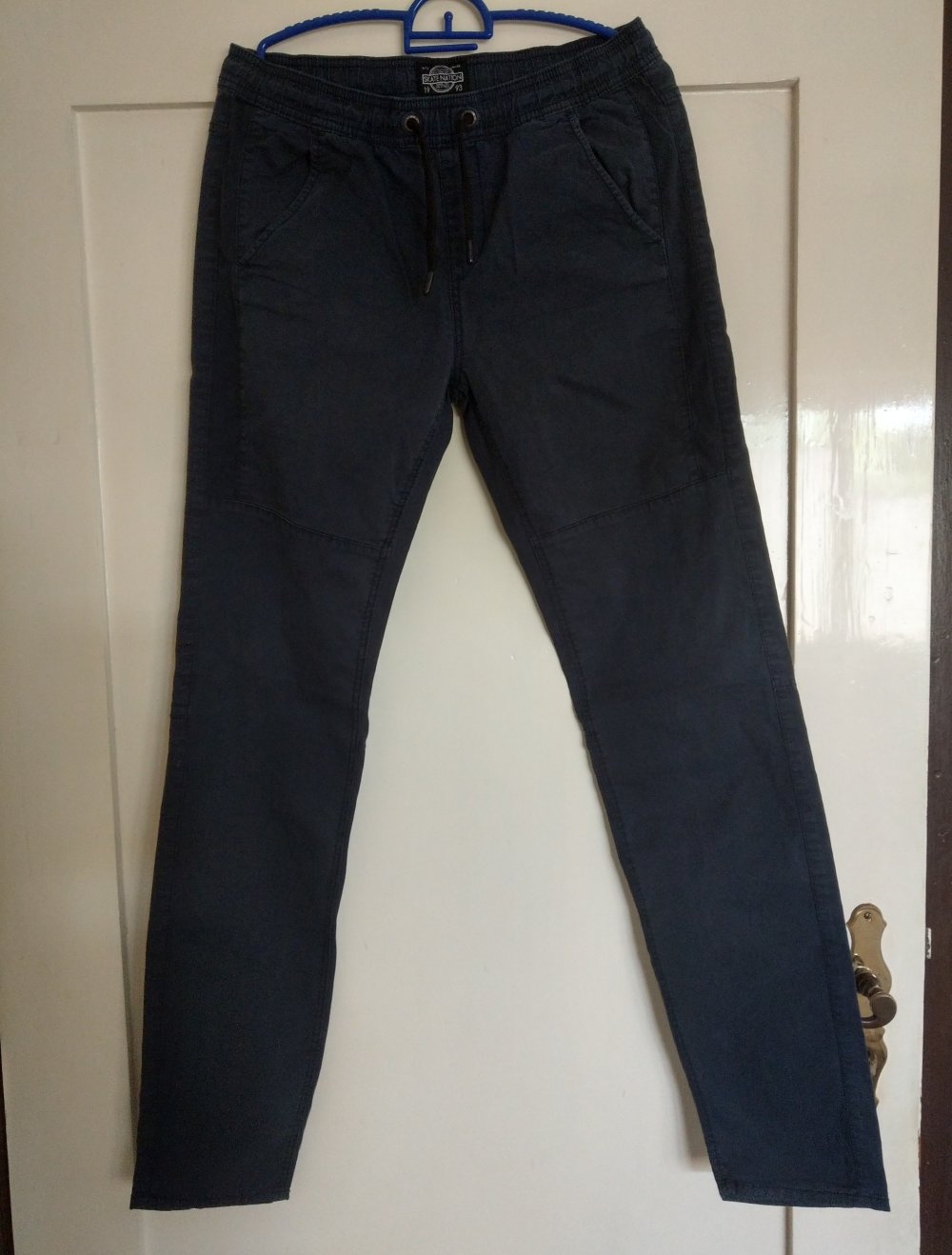 2 Stoffhosen in 176
