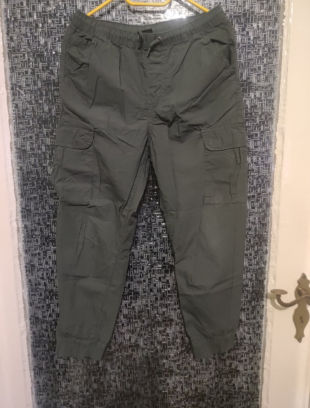 Neue Hose in 152