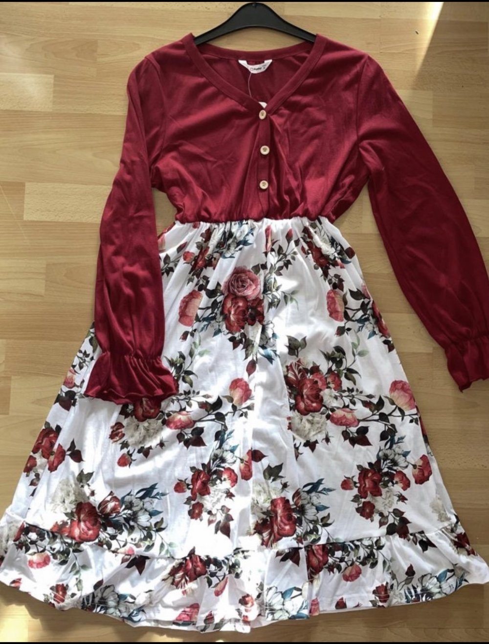Schickes Blumenkleidneu