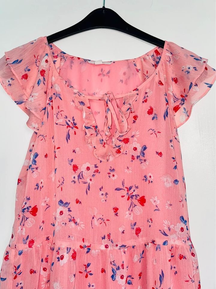 Schickes Sommerkleid mit Blumen Gr. 36