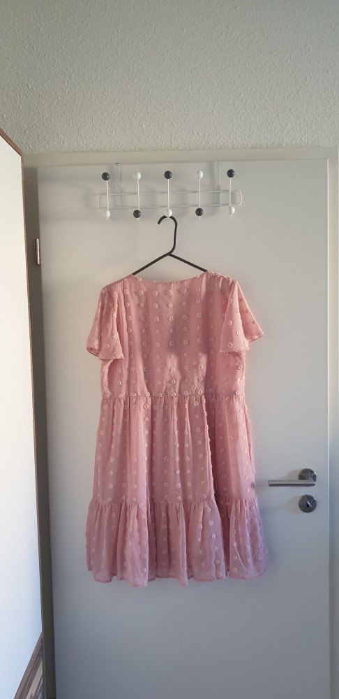 Rosa Kleid mit Polka Detail