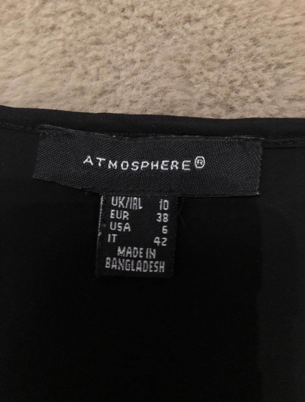 Schwarzes Top