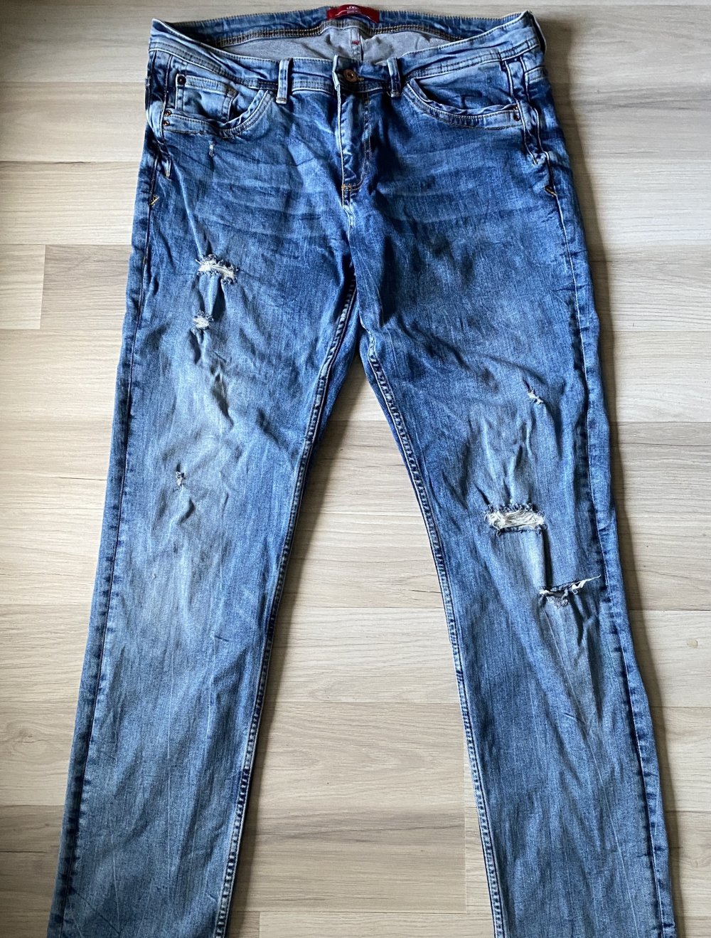 Destroyed Slim Fit Jeans