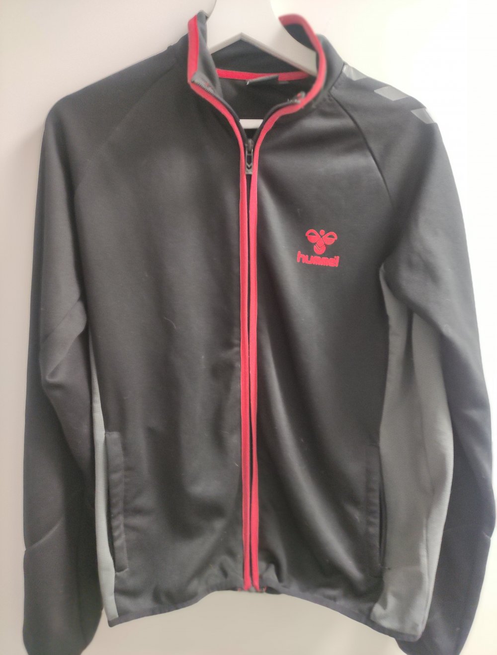 Schwarze Trainingsjacke von Hummel