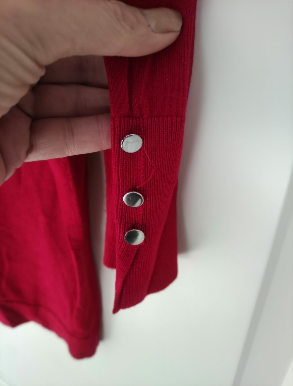 roter Pullover