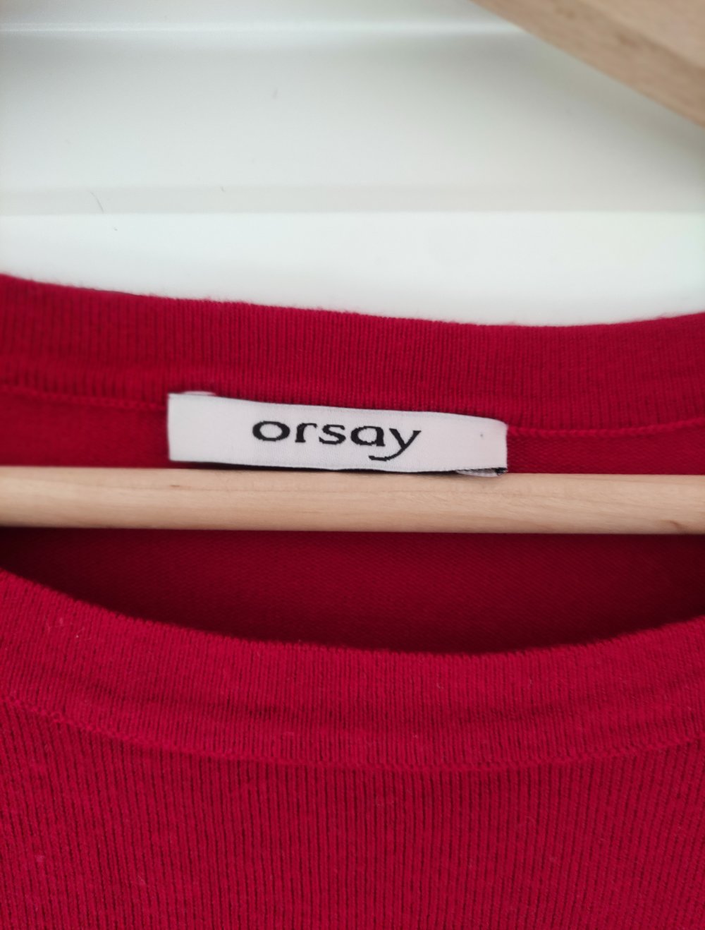 roter Pullover