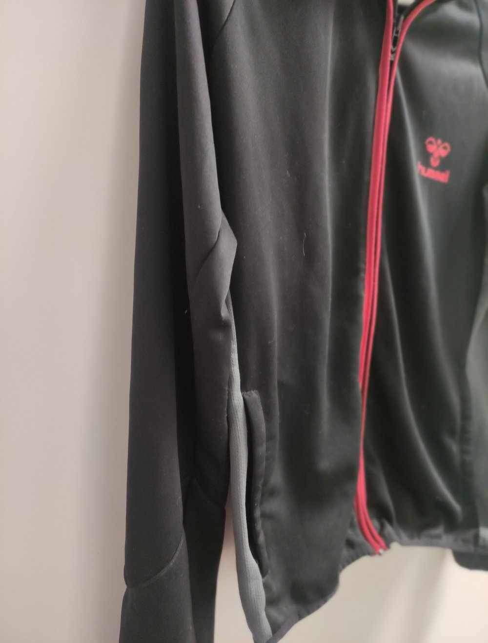 Schwarze Trainingsjacke von Hummel