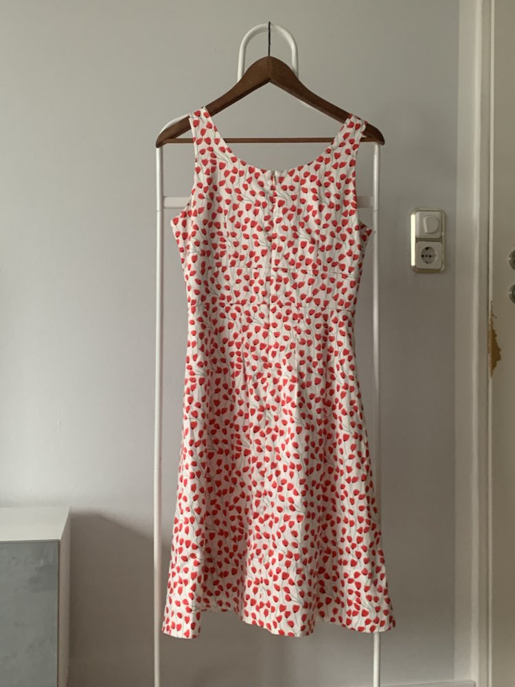 Sommerkleid mit Blumenmuster weiß/rot