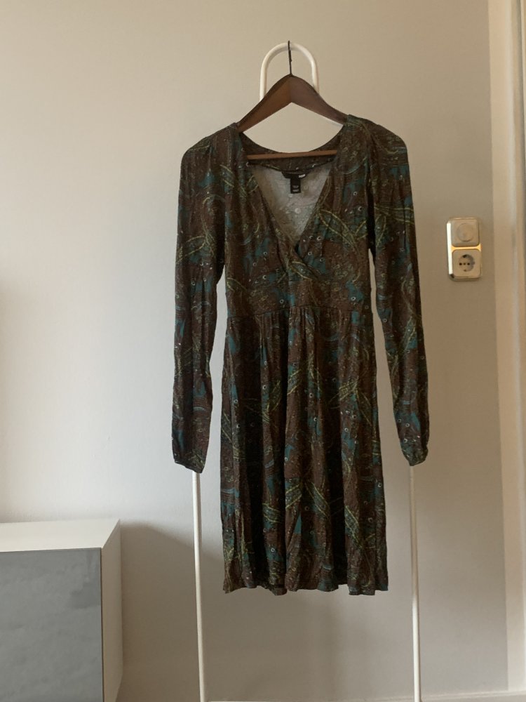 Buntes Kleid mit Ärmeln, Paisley