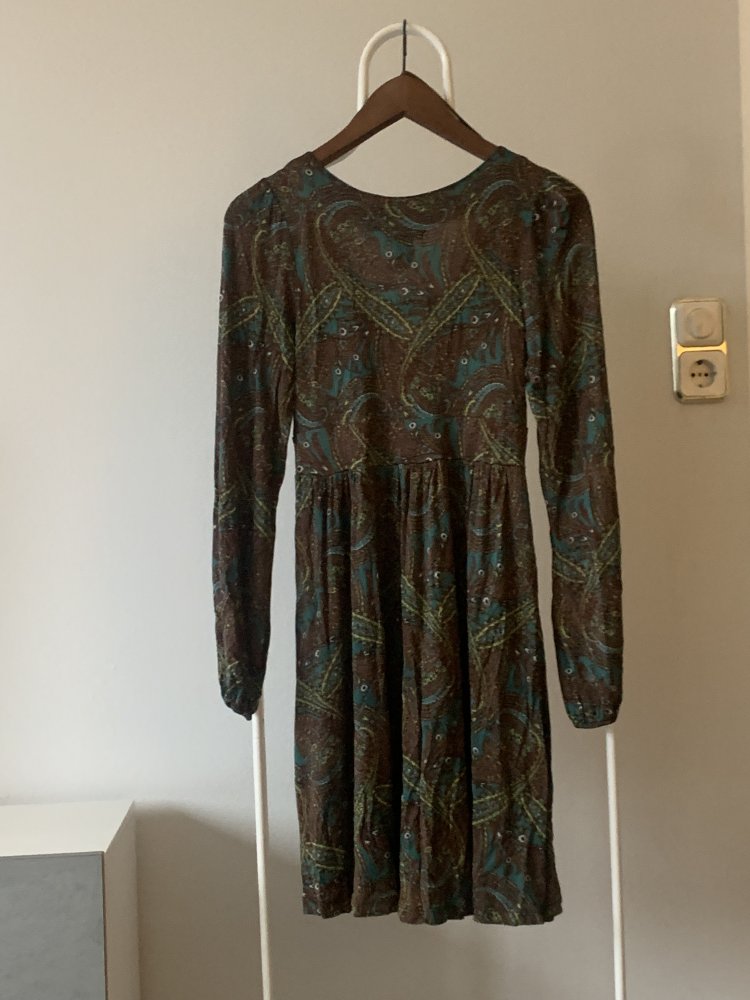 Buntes Kleid mit Ärmeln, Paisley