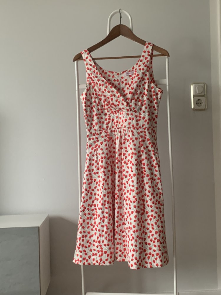 Sommerkleid mit Blumenmuster weiß/rot