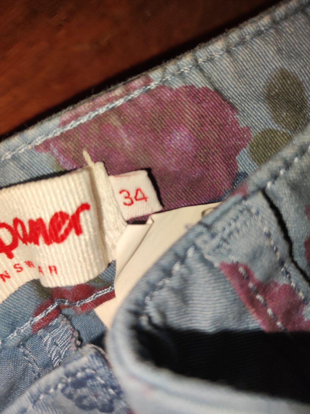 Jeans mit Blumen 