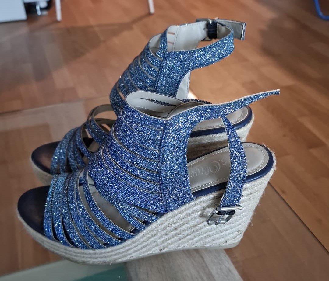 Sandalen in beige-blau