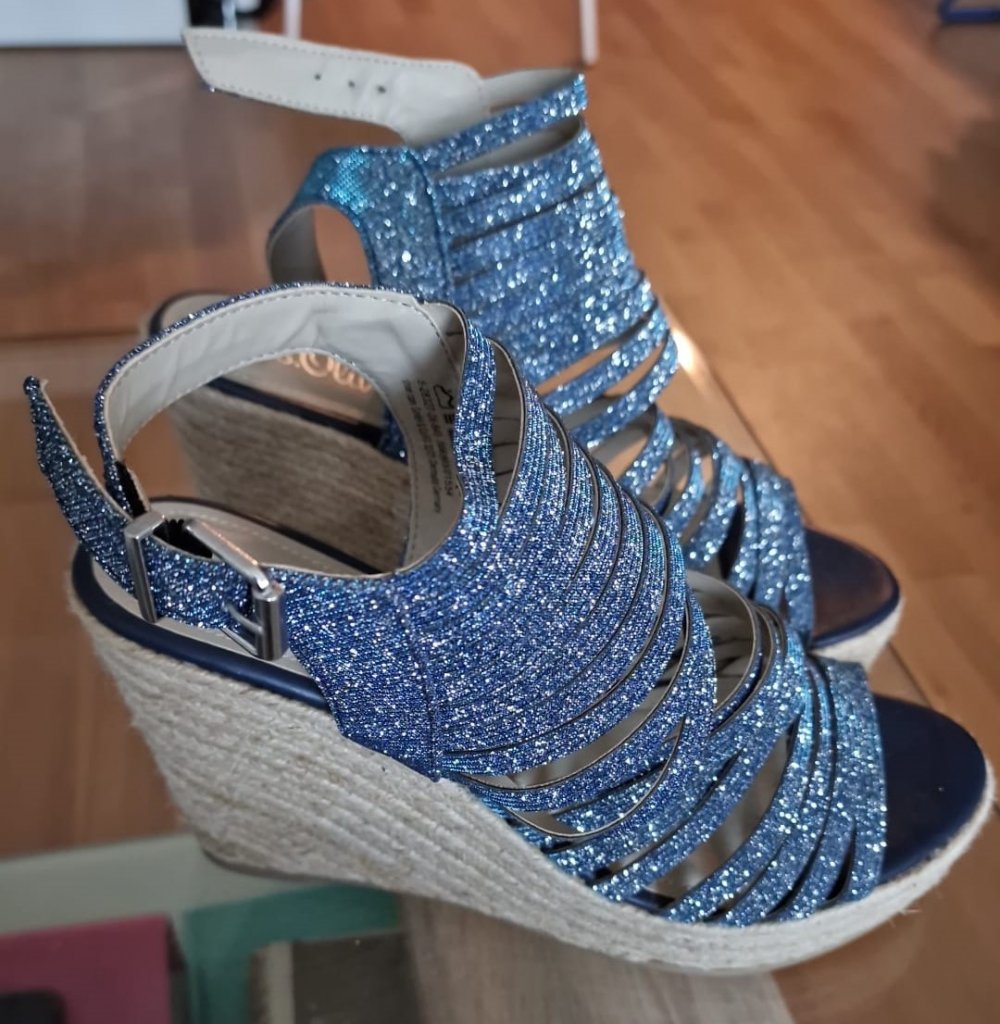 Sandalen in beige-blau