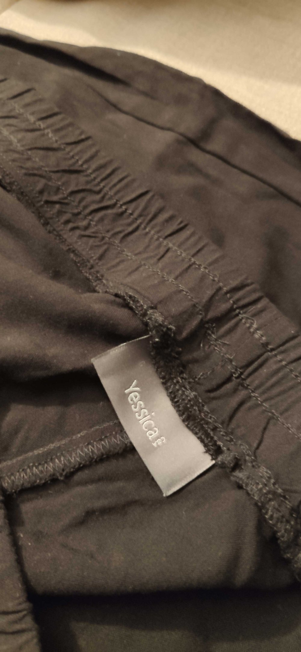 Leichte schwarze Sommerhose
