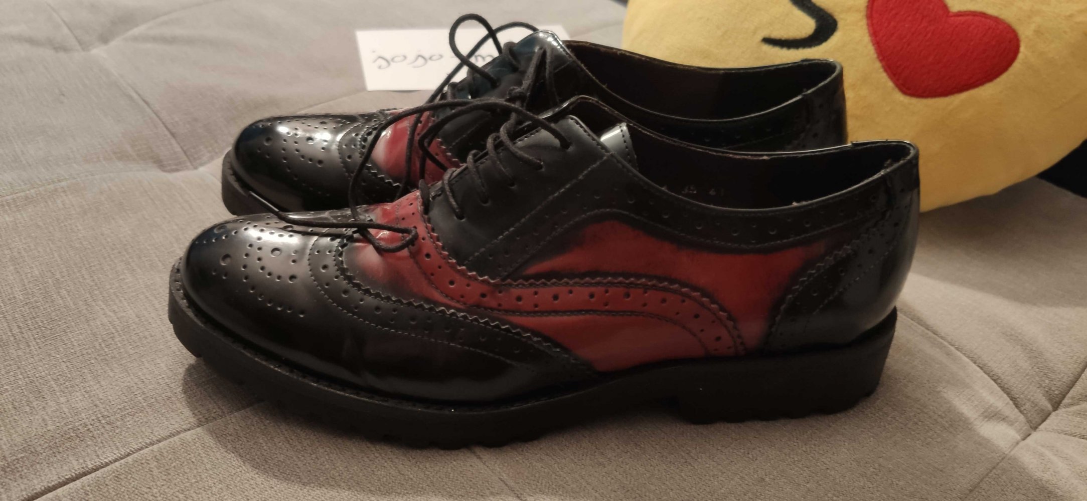 schwarz rote Oxford Damenschuhe aus Leder