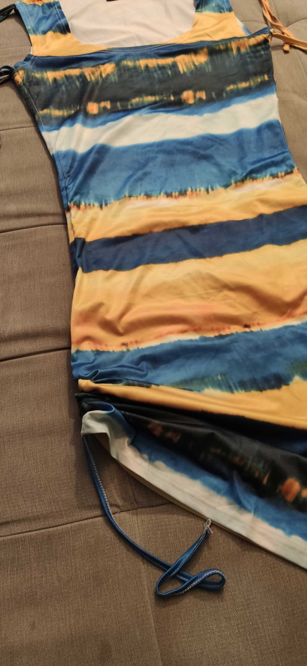 Sommerkleid mit weiß/blau/gelben Streifen