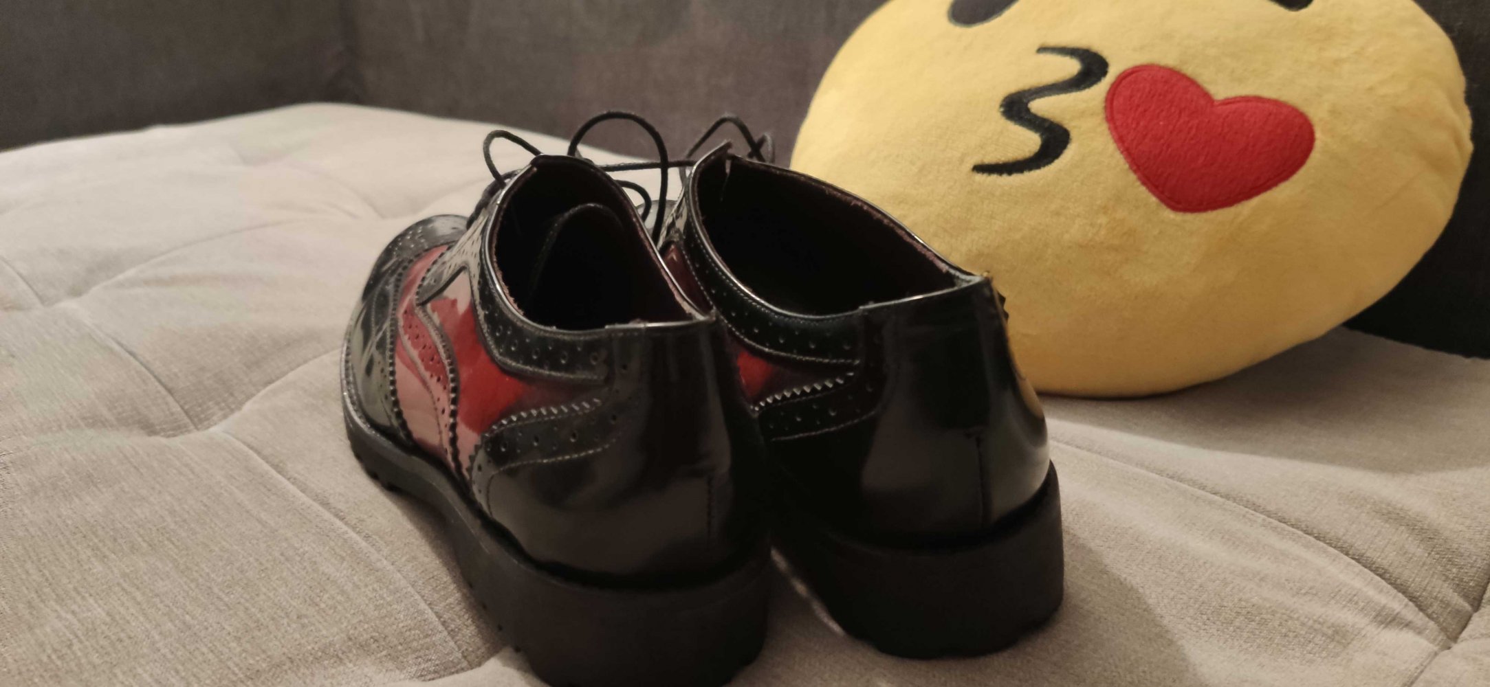 schwarz rote Oxford Damenschuhe aus Leder