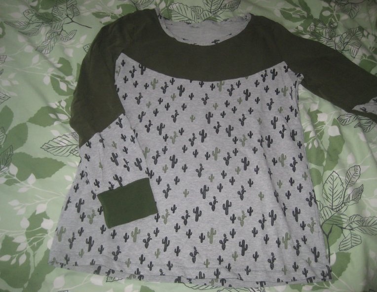Handgenähte grün-graue Tunika Kakteen, schwingende Form, XL