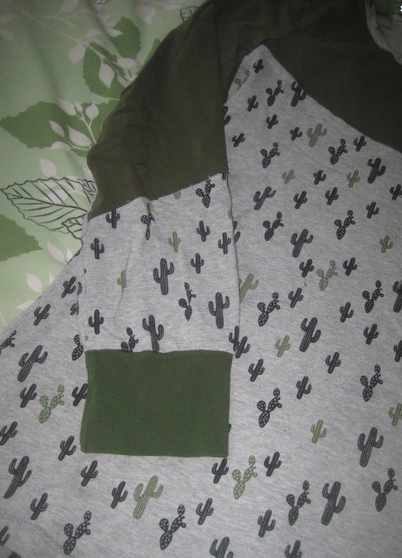 Handgenähte grün-graue Tunika Kakteen, schwingende Form, XL