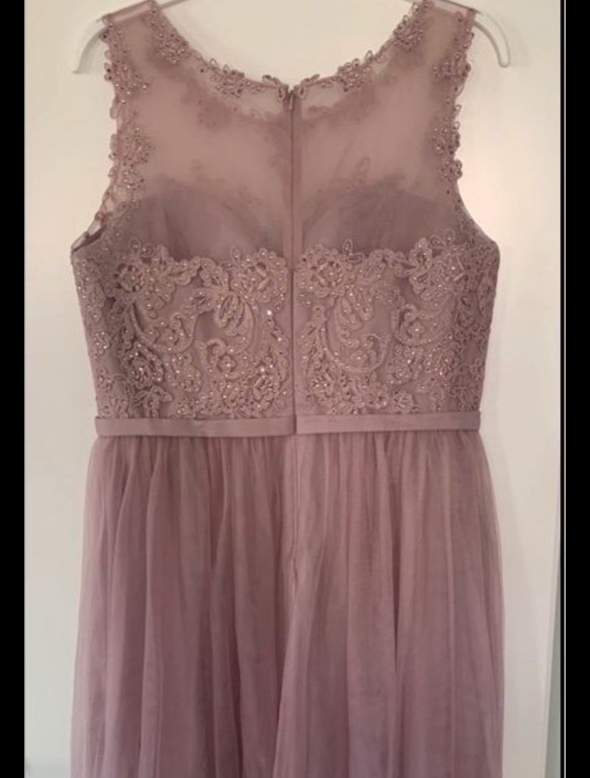 Abendkleid mit Ziersteinbesatz