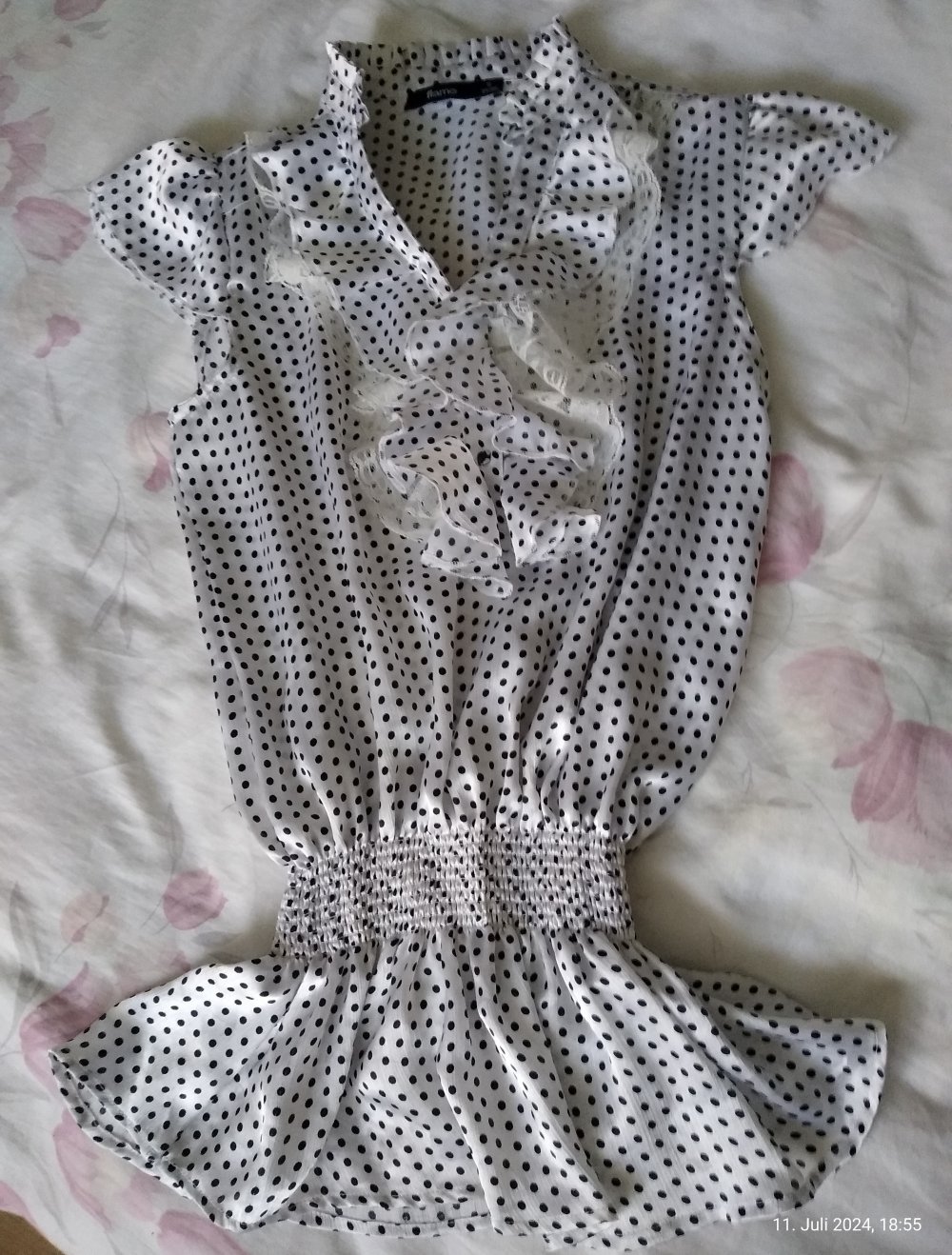 gepunktete Bluse
