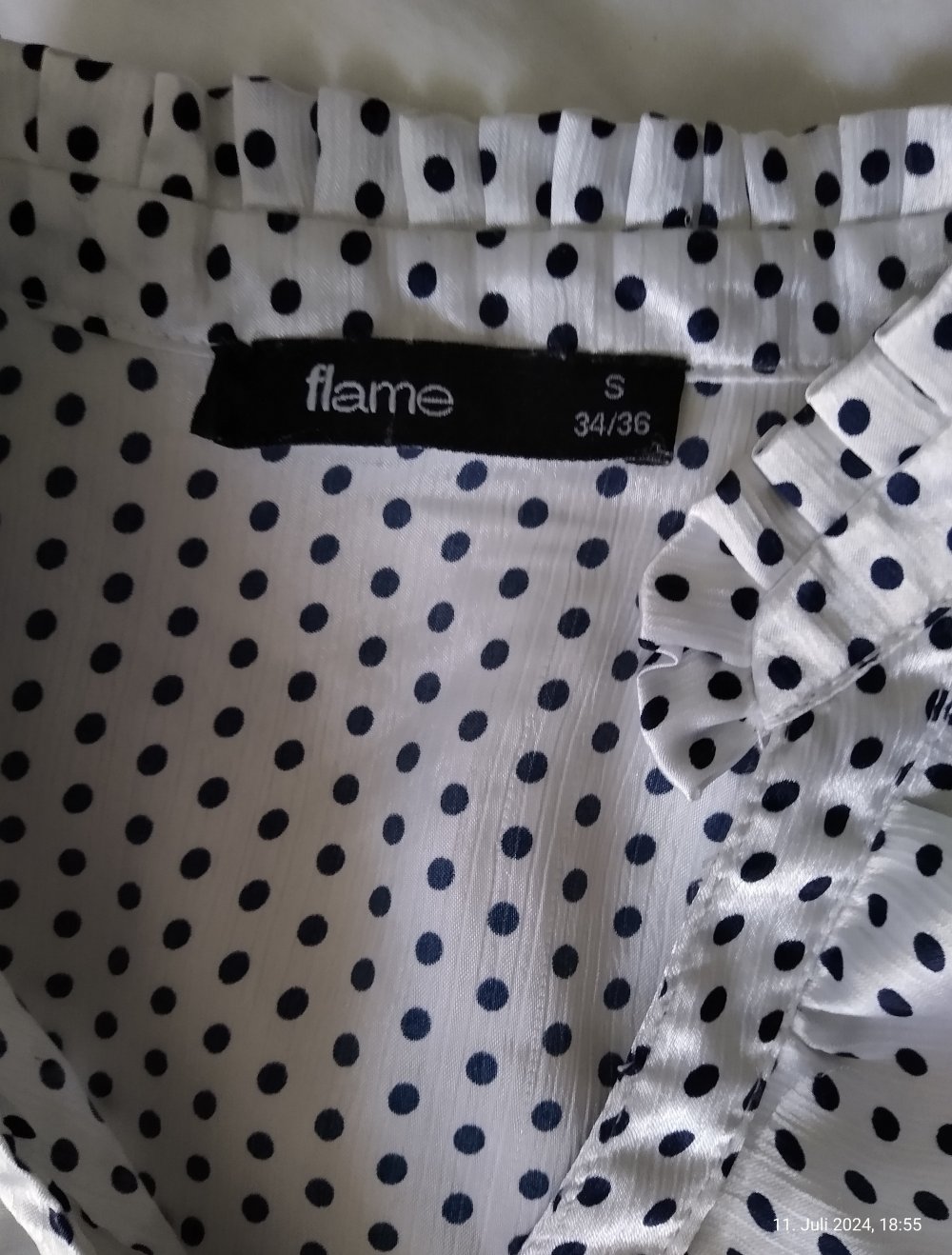 gepunktete Bluse