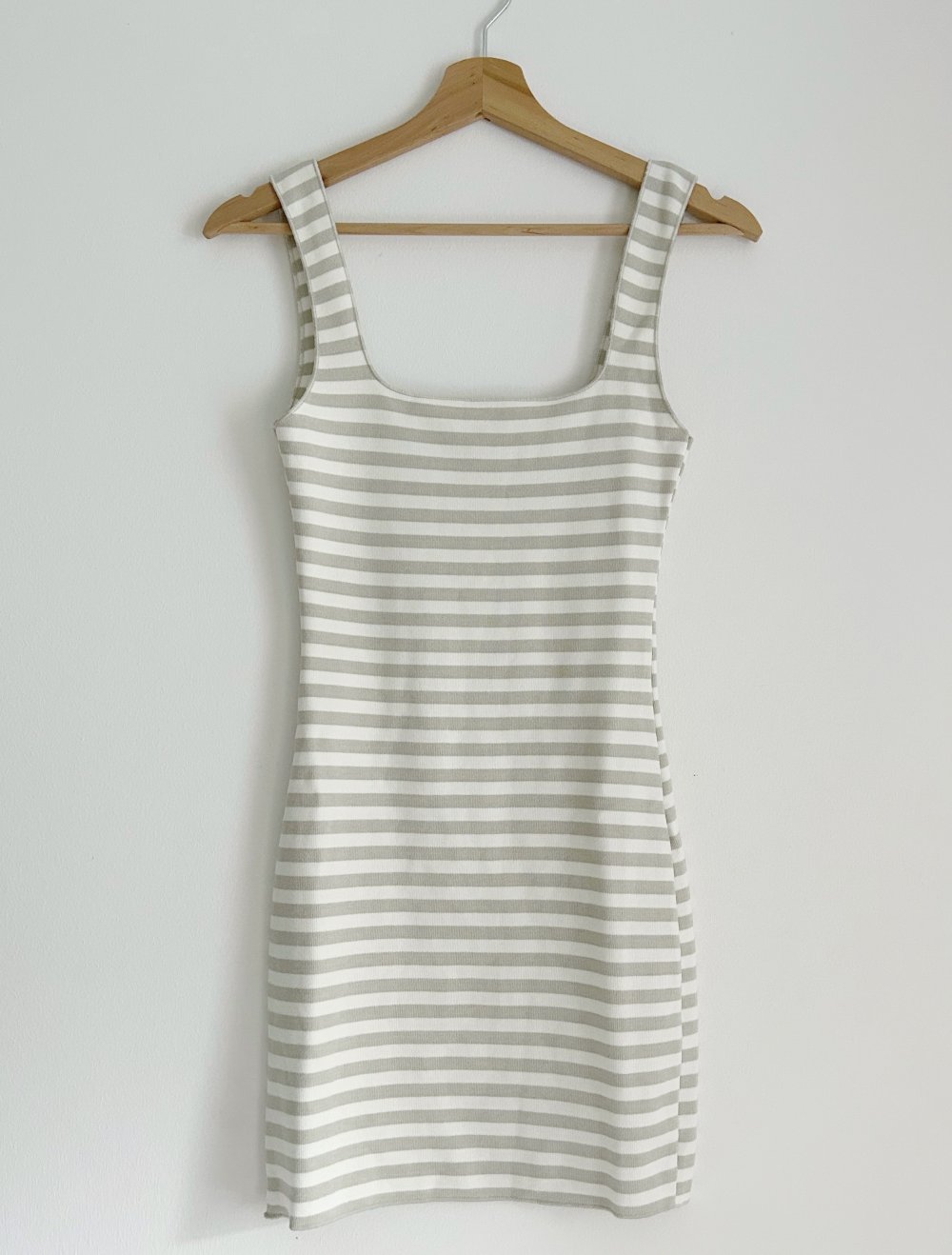 Gestreiftes Kleid von Zara in S Neu
