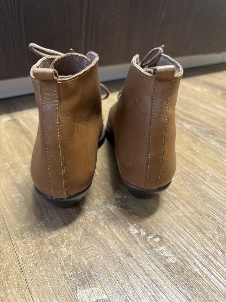 Lederstiefeletten / Lederschuhe / Boots