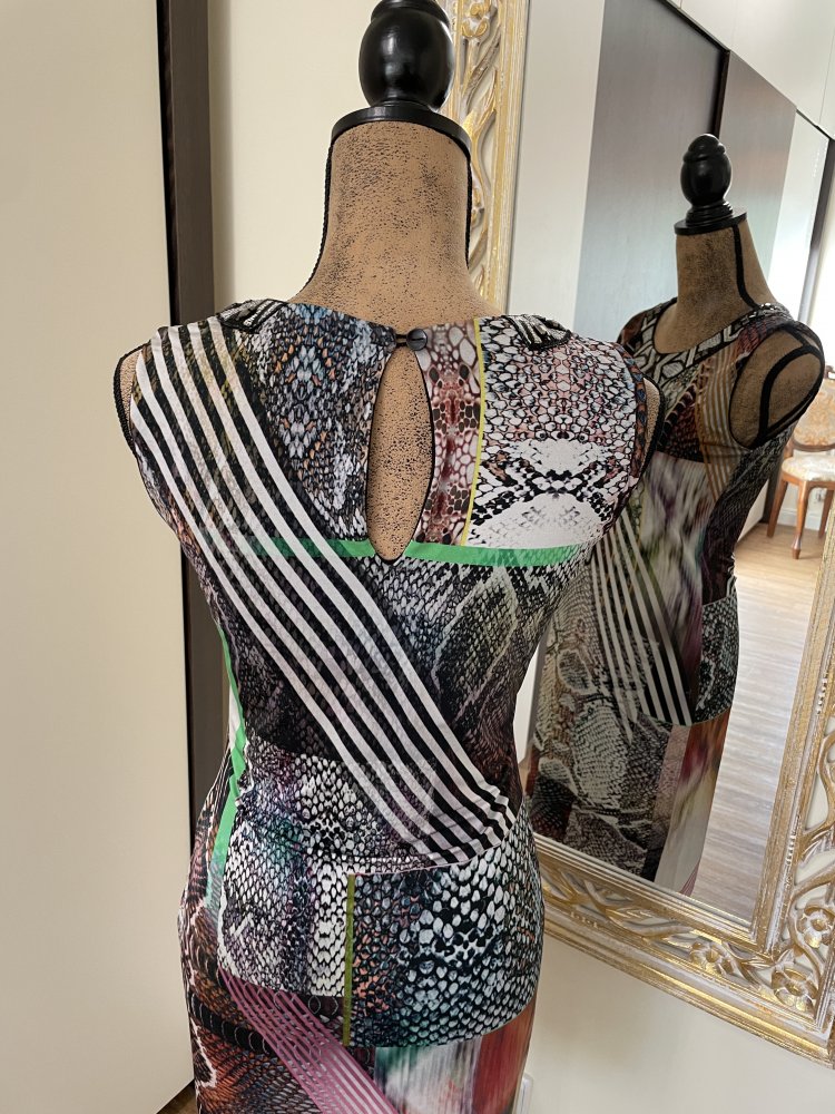 Kleid mit Print und Schmuckstein-Applikation von ana alcazar