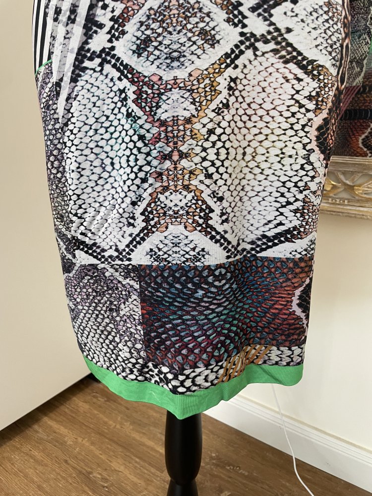 Kleid mit Print und Schmuckstein-Applikation von ana alcazar