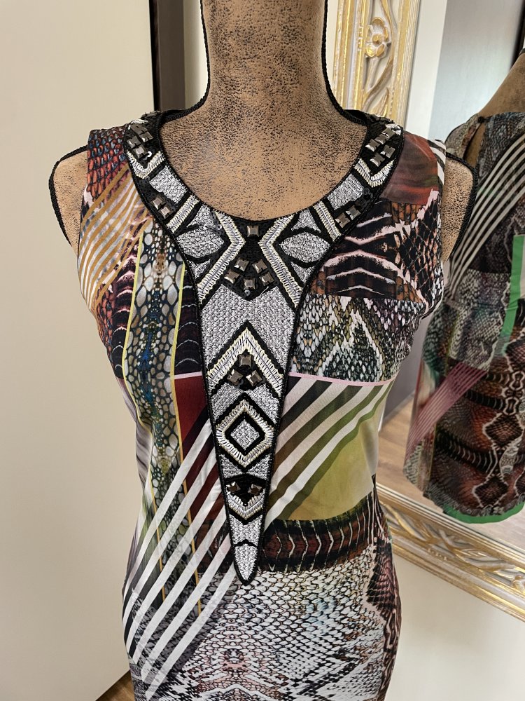Kleid mit Print und Schmuckstein-Applikation von ana alcazar
