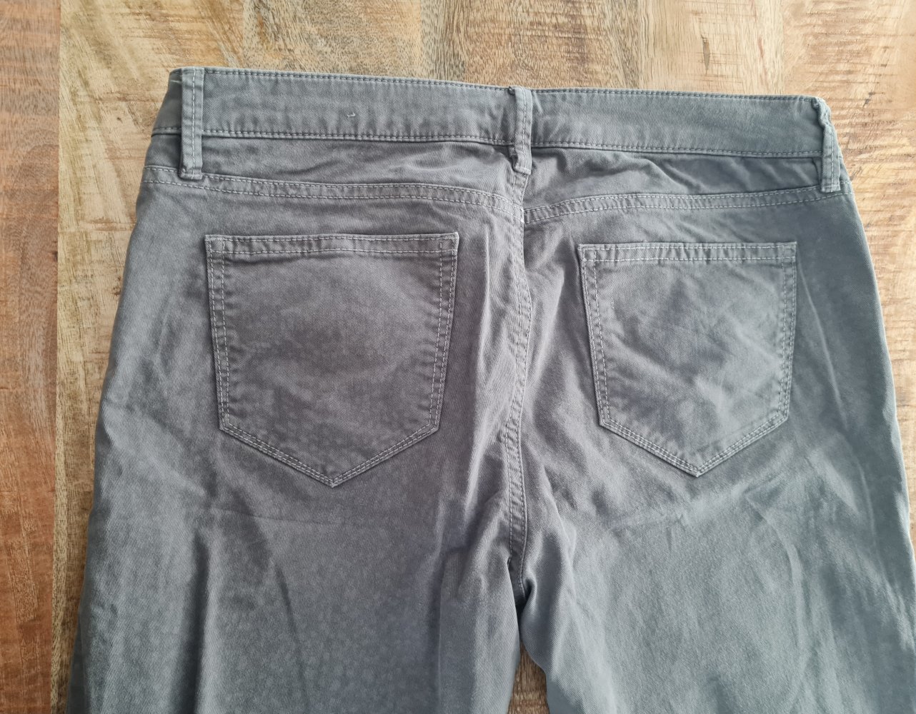 Grau gepunktete Hose Esprit Gr. 38 L 32