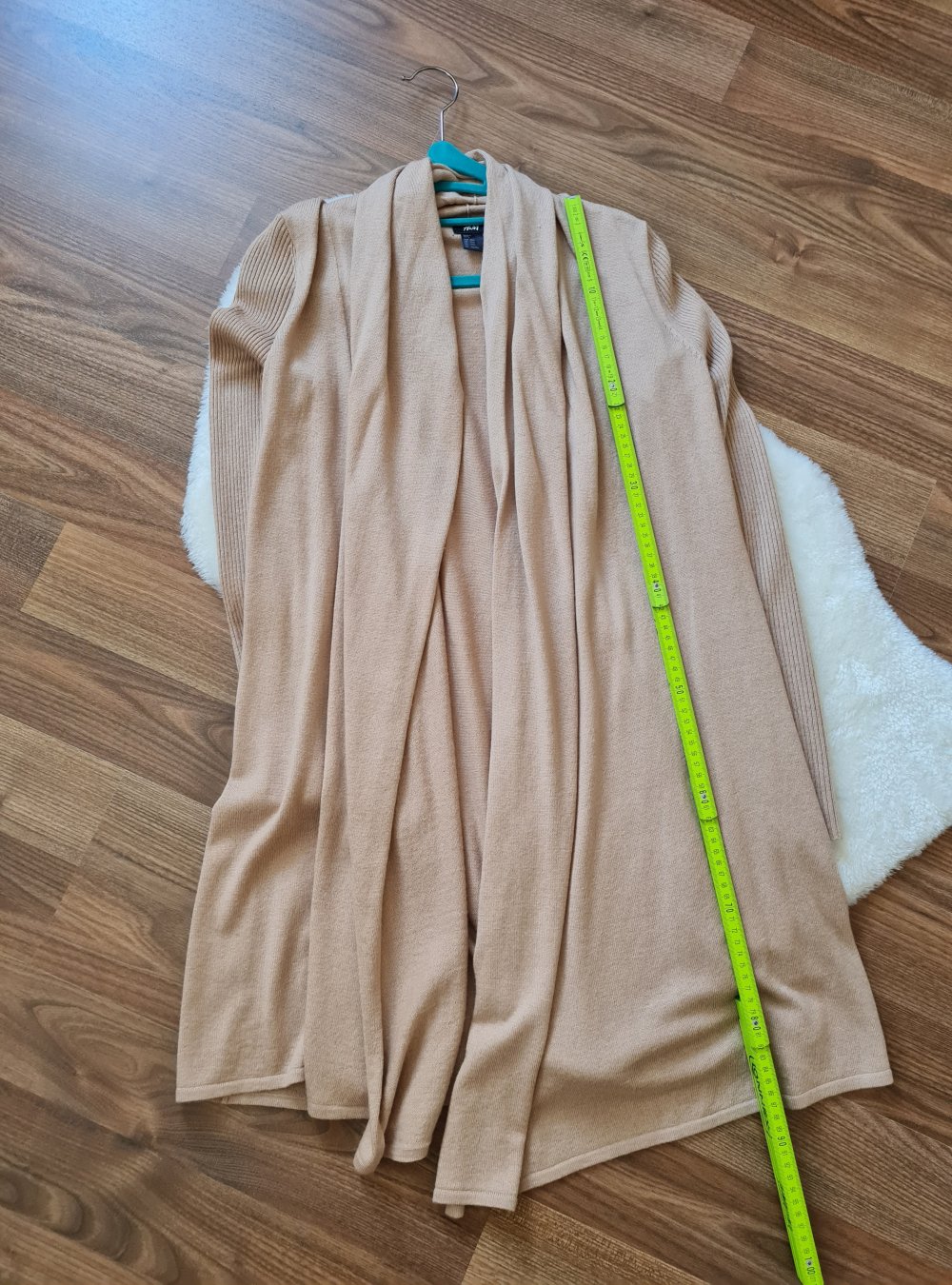 Langer Beiger Cardigan XS/S mit Schlaufe Wolle