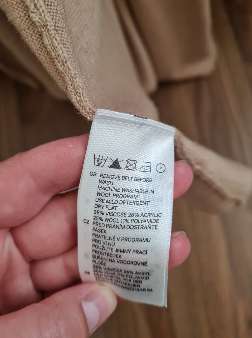 Langer Beiger Cardigan XS/S mit Schlaufe Wolle