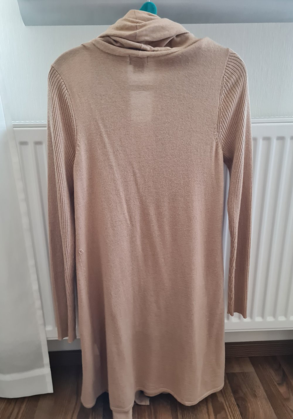 Langer Beiger Cardigan XS/S mit Schlaufe Wolle