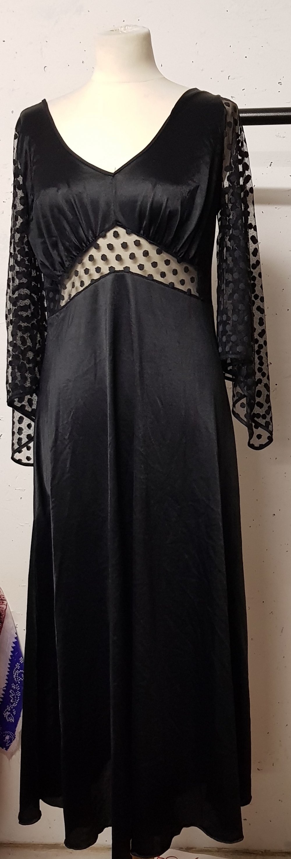 Kleid mit Mesh und Satin, Gr. M/L
