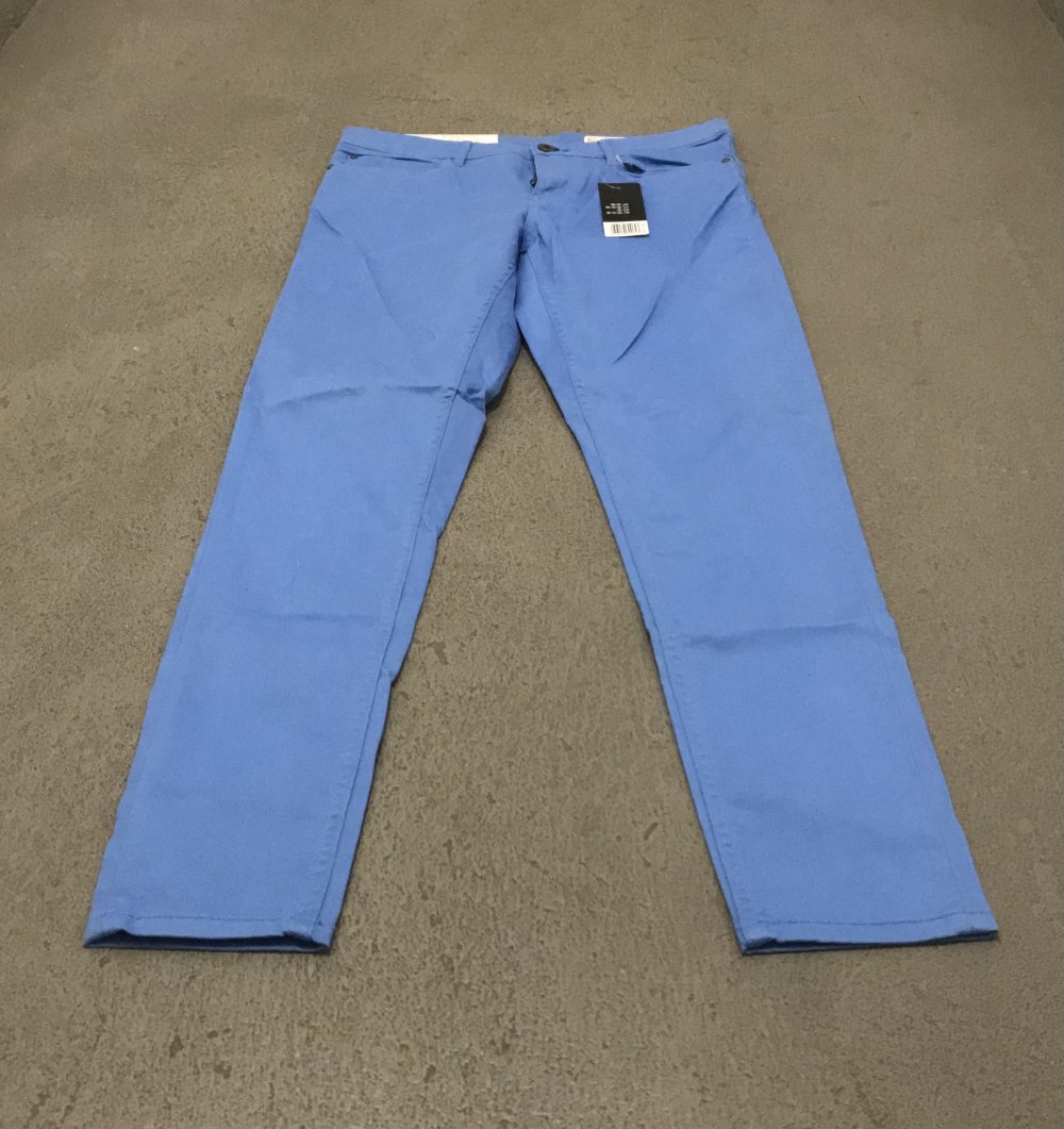 Knallblaue Skinny Fit
