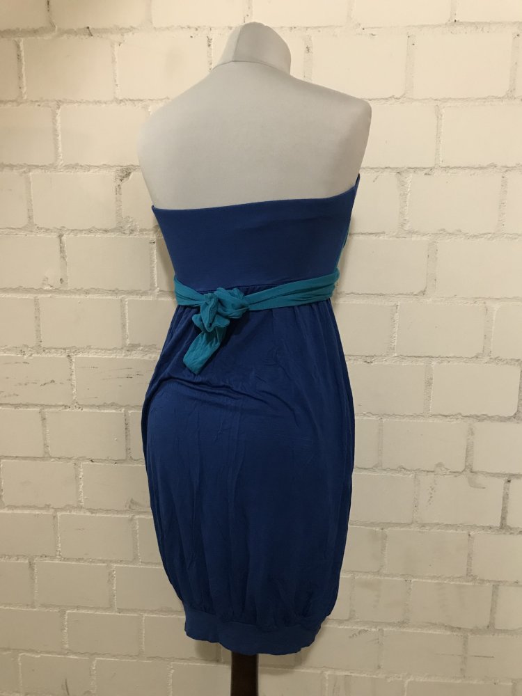 Strandkleid mit verschiedenen Bindungen