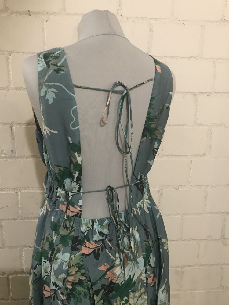Rückenfreies Maxikleid