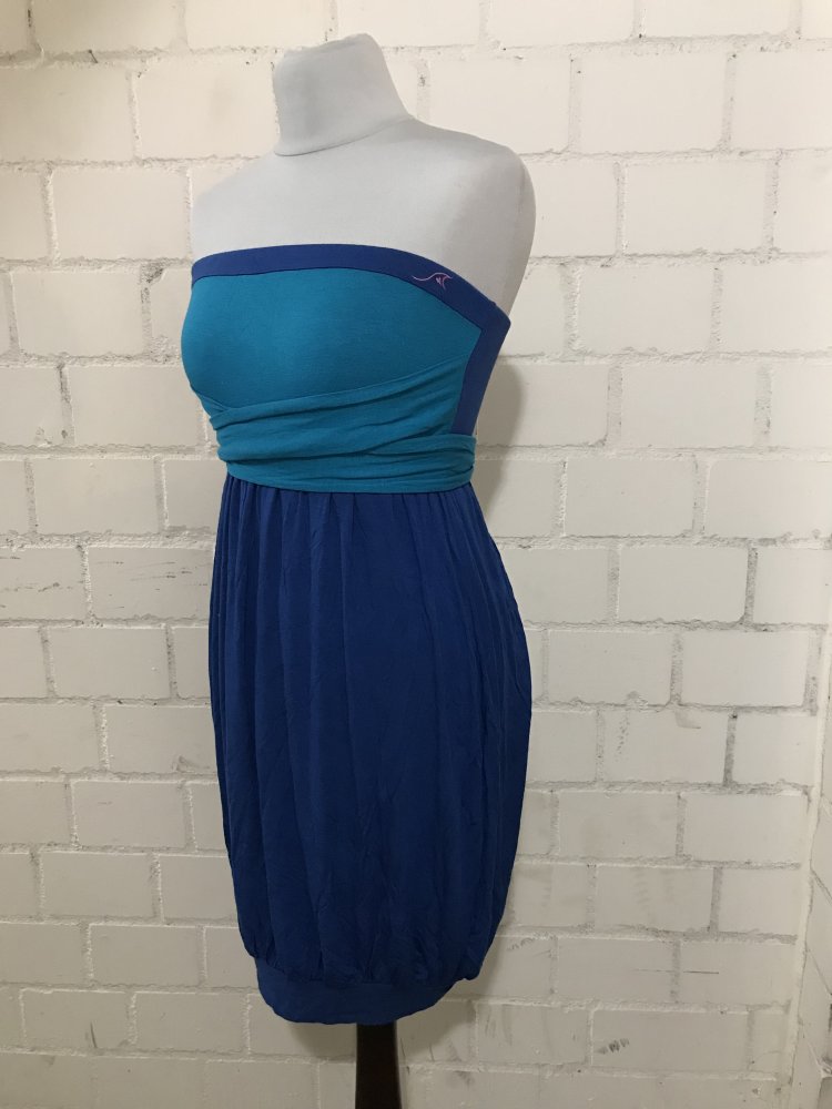 Strandkleid mit verschiedenen Bindungen