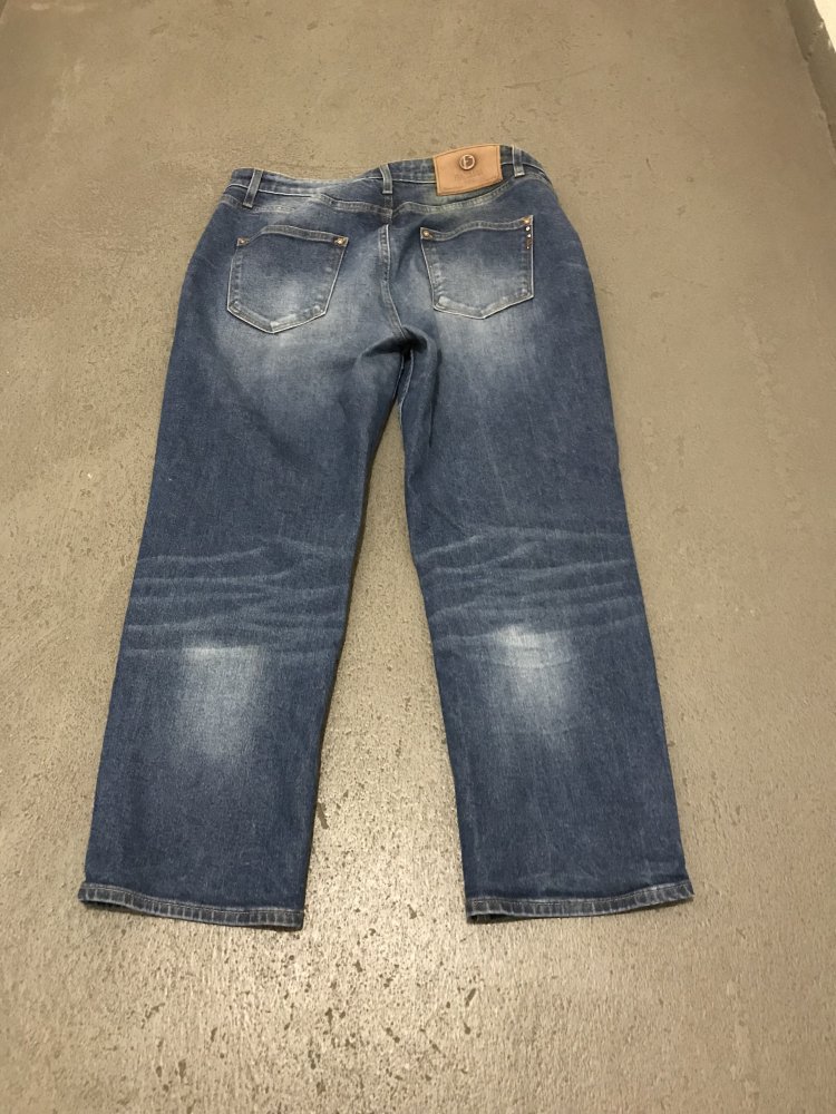 Ankle Jeans