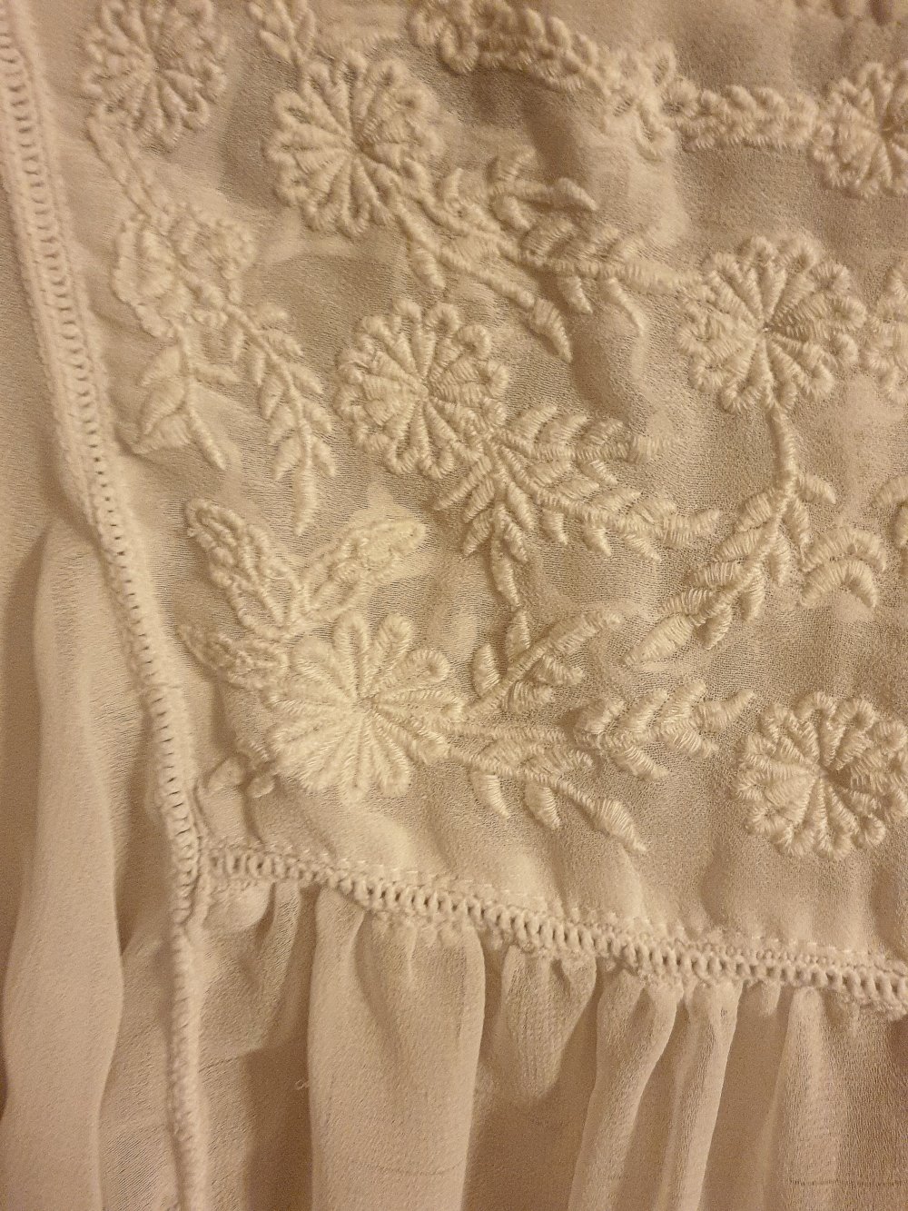 weiße Sommerbluse